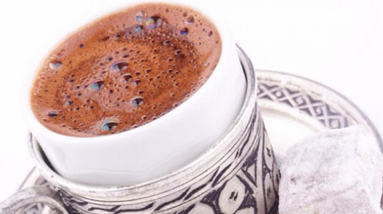 Türk kahvesinin içine yumurta sarısı eklerseniz...