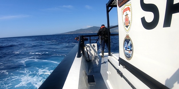 Türk kara sularına itilen 56 düzensiz göçmen kurtarıldı
