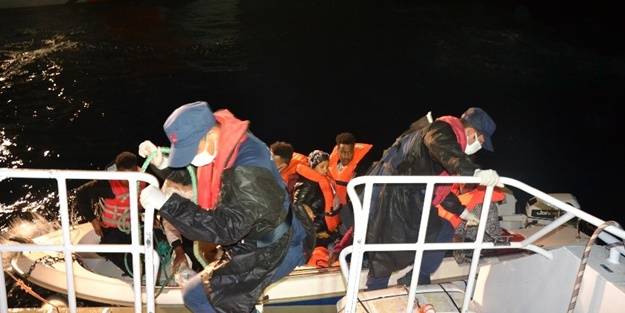 Türk kara sularına itilen 8 sığınmacı kurtarıldı