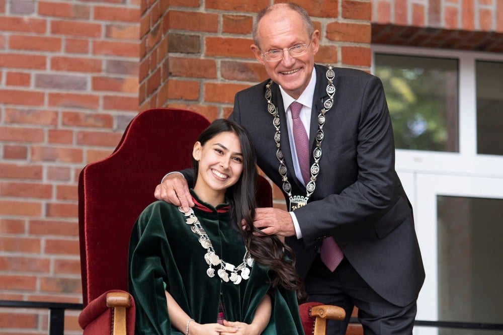 Türk kızı Melis Bilici, Almanya’da elma güzeli seçildi 