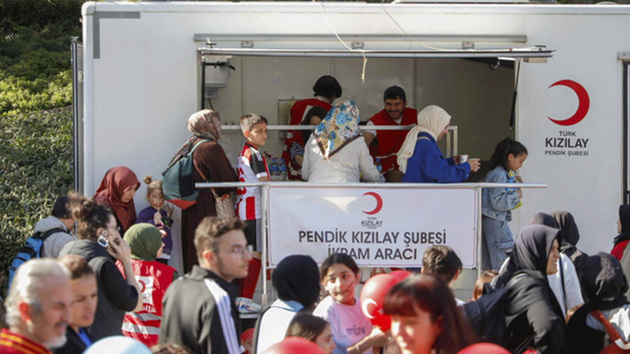 Türk Kızılay geceyi dışarıda geçiren İstanbulluya sabaha kadar çay, çorba ve kumanya dağıtacak
