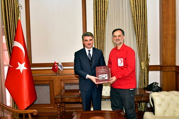 Türk Kızılay Genel Müdürü Dr. İbrahim Altan Vali Aydın Baruş’u ziyaret etti