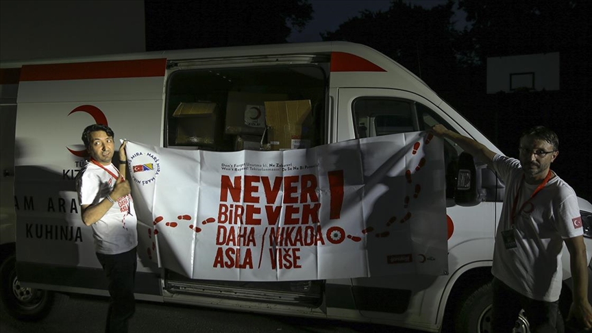 Türk Kızılay, Srebrenitsalı kurbanlar için düzenlenen 'Barış Yürüyüşü'ne katılanlara gıda dağıtacak