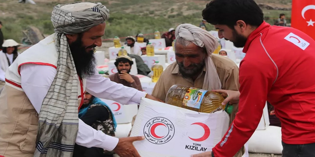 Türk Kızılaydan 3 bin Afgan depremzede aileye gıda yardımı: Türk Kızılayının yardım eli Afganistan'da