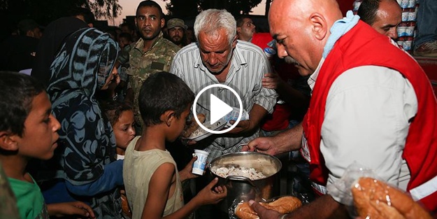 Türk Kızılayı Cerablus halkına sıcak yemek dağıttı