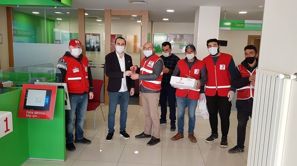 Türk Kızılayı Çıldır şubesince 600 Adet el dezenfektanı dağıtıldı 