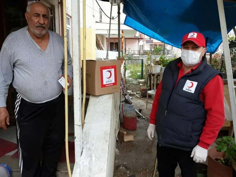 Türk Kızılayı Edremit Şubesi yardımlara devam ediyor 
