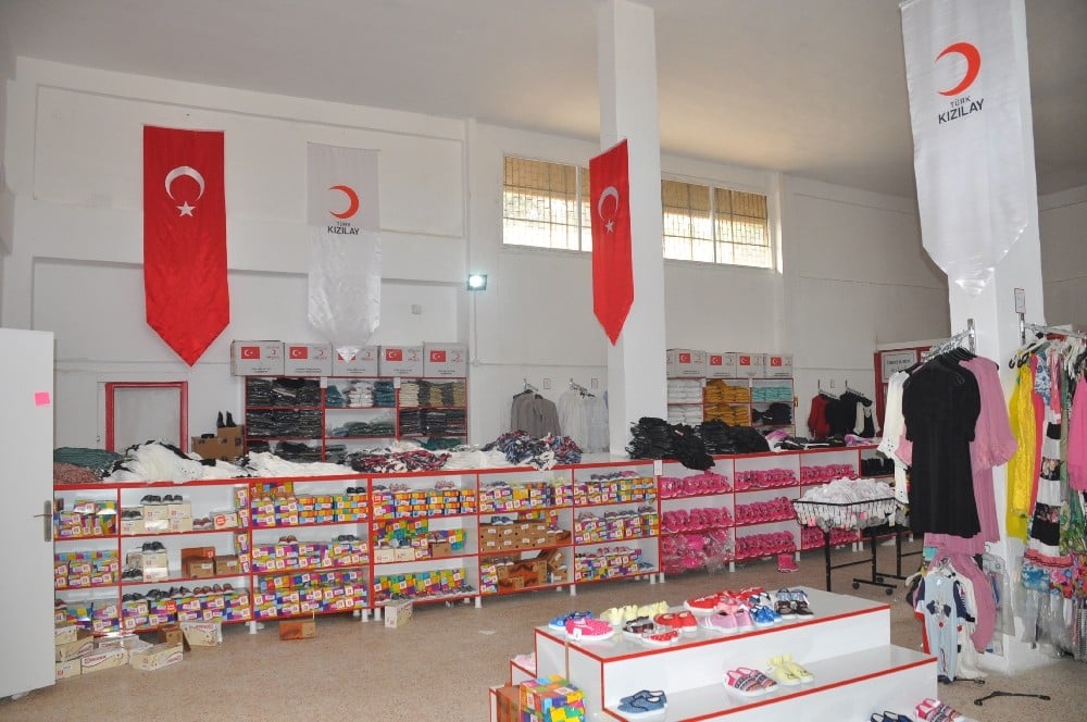Türk Kızılay’ı Sevgi Mağazası ile Tel Abyadlıları giydiriyor 