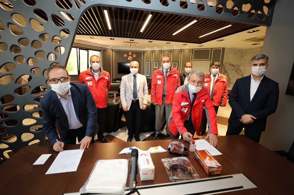 Türk Kızılayı’ndan GAÜN’e anlamlı bağış 