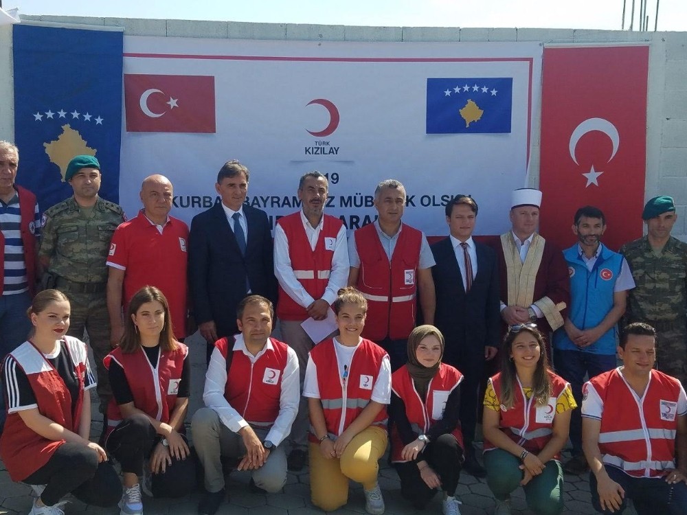 Türk Kızılayı’ndan Kosovalılara kurban eti 