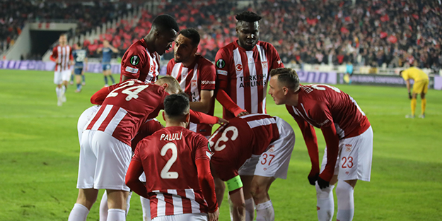 Türk kulüpten tarihi başarı! Bir tokat Barcelona’ya bir tokat Ajax’a