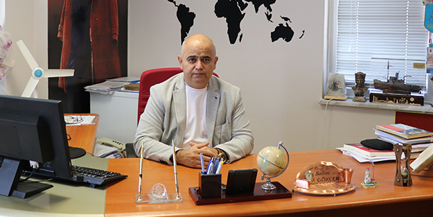 Türk lirasına destek için bir aylık maaşını bağışladı