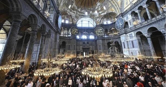 Türk Milleti şehitler için dua etti