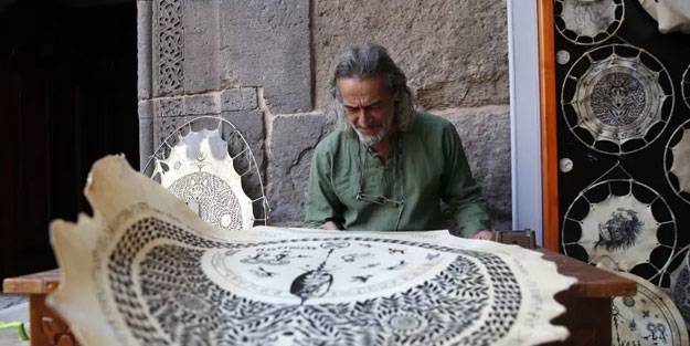 Türk mitolojisini el emeği ile yaşatıyor