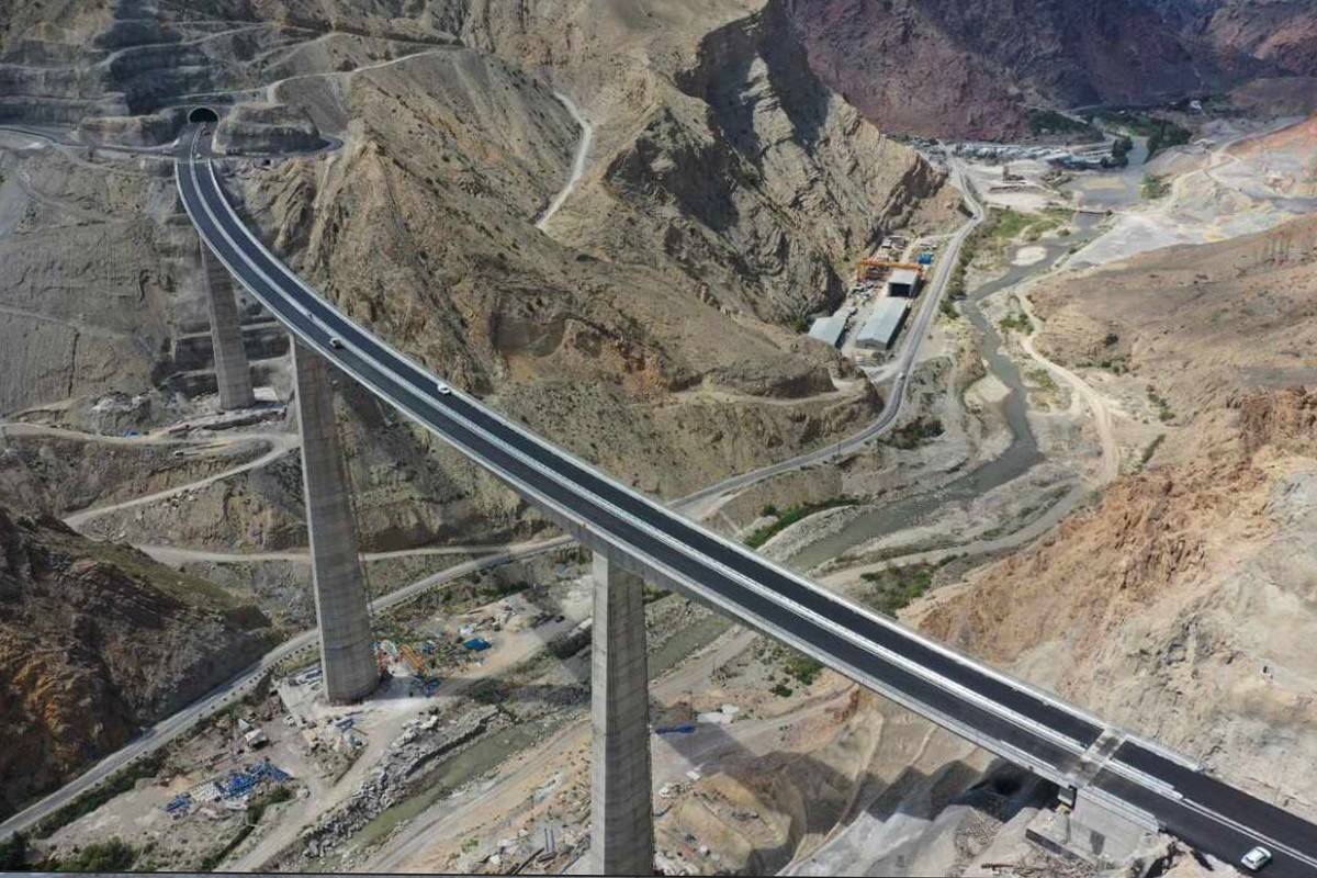 Türk mühendisler dev viyadükleri tamamlamanın mutluluğunu yaşıyor