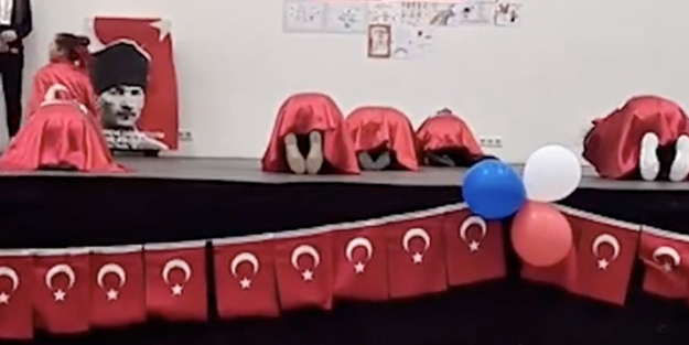 Türk okulunda 23 Nisan rezaleti! Çocukları Atatürk'e secde ettirdiler