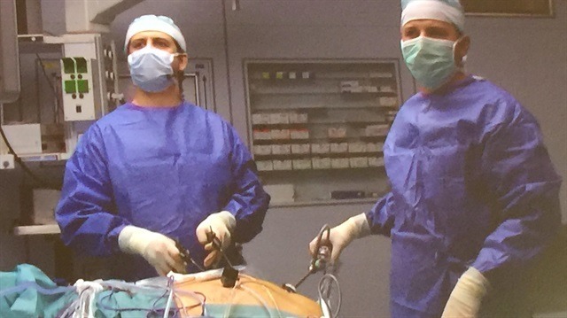 Türk profesörden Almanya'da canlı yayında ameliyat