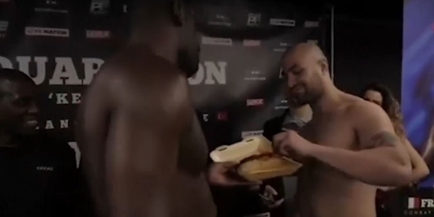 Türk rakibiyle dalga geçmeye çalışan boksör böyle rezil oldu