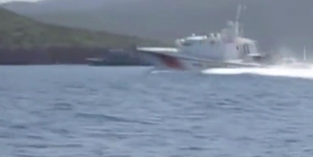 Türk Sahil Güvenliği Yunan savaş gemisini böyle kovaladı
