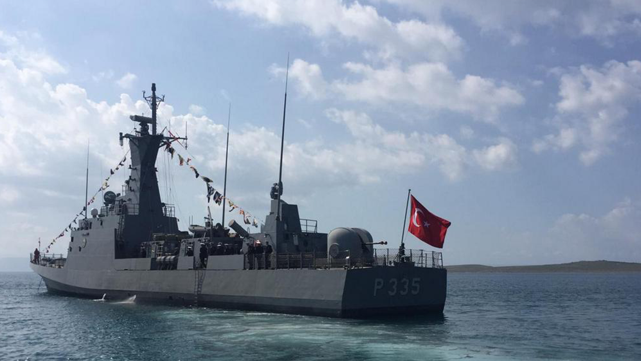 Türk savaş gemisi ve denizaltısı o ülkede