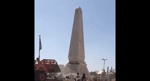 Türk şehitlik anıtını yıkma girişimi