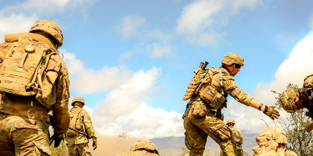 ABD ve Katar ordusuna milyarlarca dolar değerinde üniforma üretiyor!