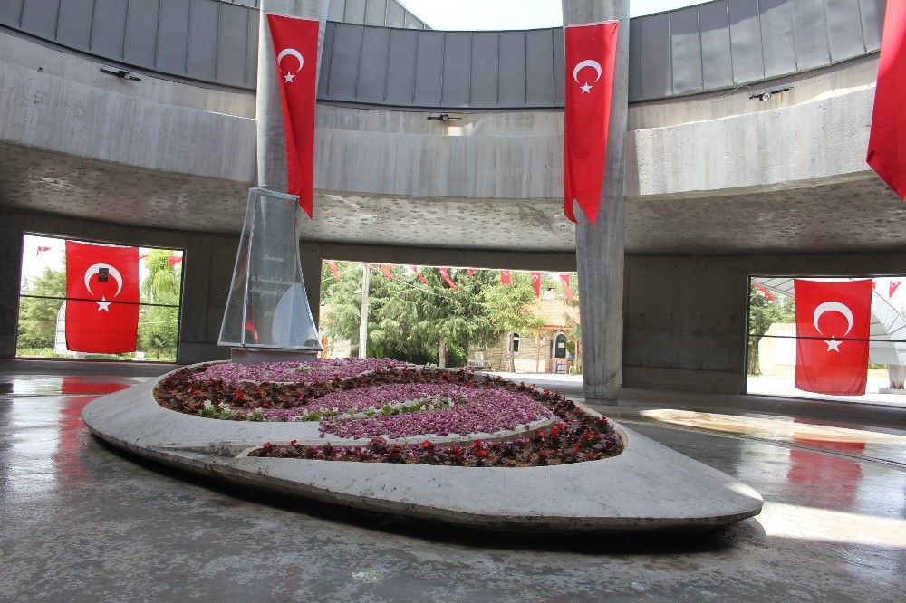 Türk siyasetinin babası, Babalar Günü’nde yalnız kaldı 