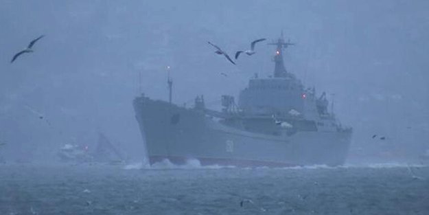 İstanbul Boğazı'nda dikkat çeken anlar! Rus askerleri pozisyon aldı