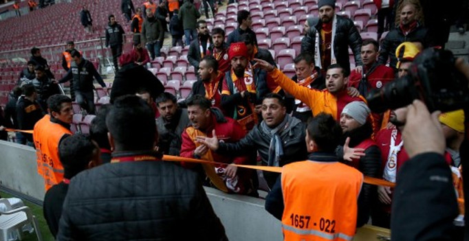 Türk Telekom Arena'da gerginlik çıktı