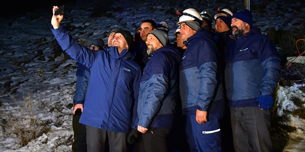 Türk Telekom CEO’su Ümit Önal yeni yıla -15 derecede çalışan ekiplerle girdi