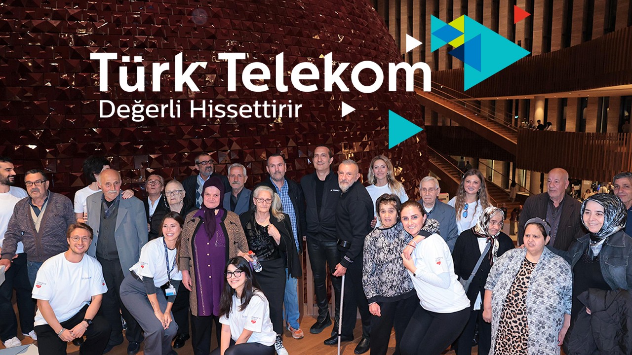 Türk Telekom Dünya Yaşlılar Günü’nde Darülaceze sakinlerini AKM’de ağırladı!