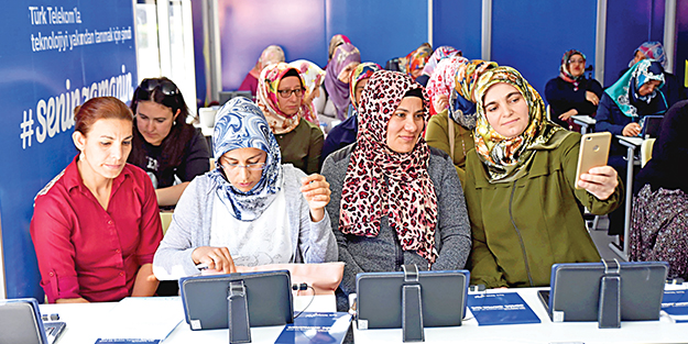 Türk Telekom eğitim tırı İpek Yolu’nu 3 kez dolaştı