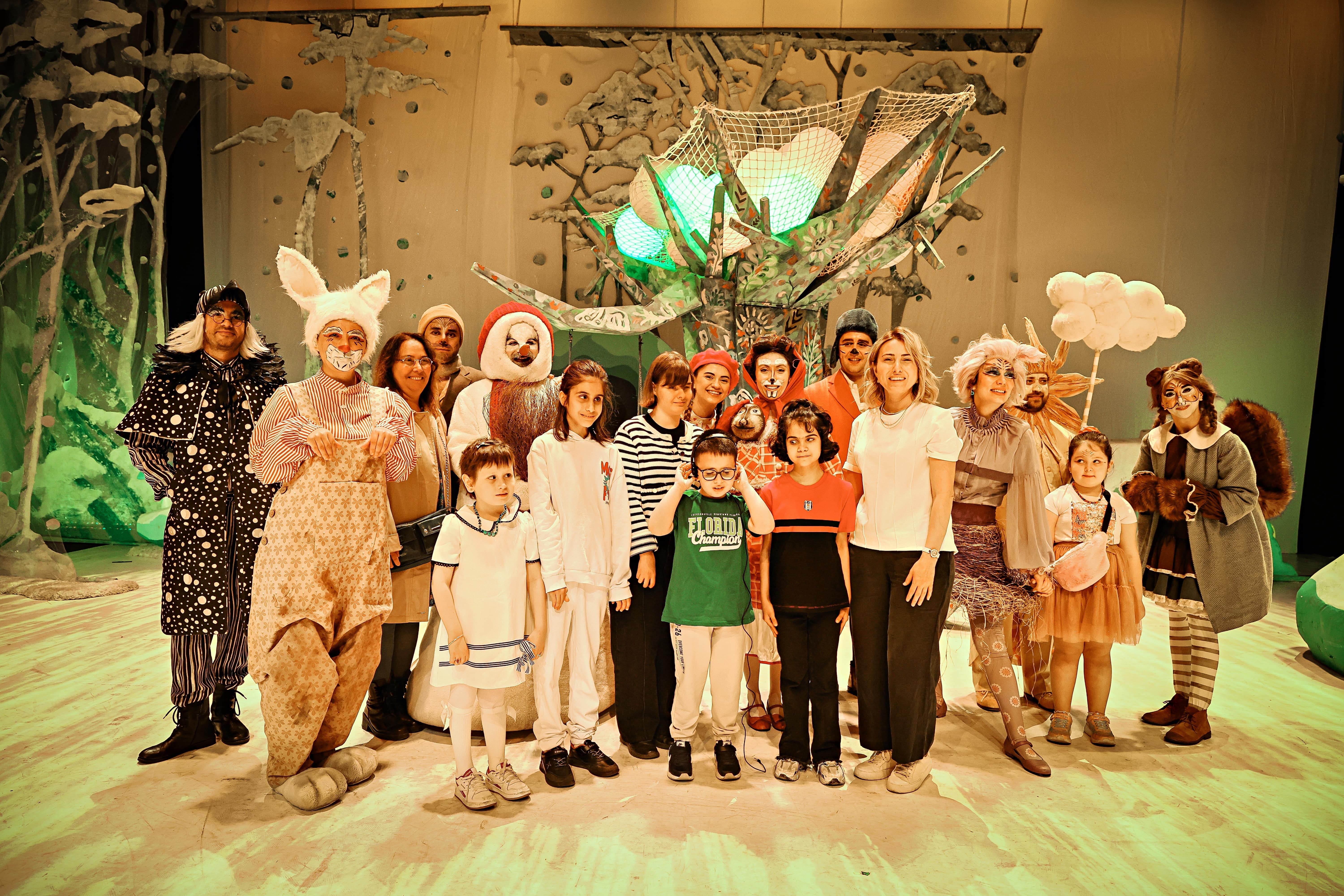 Türk Telekom, görme ve işitme engelli çocukları AKM’de sanatla buluşturdu!