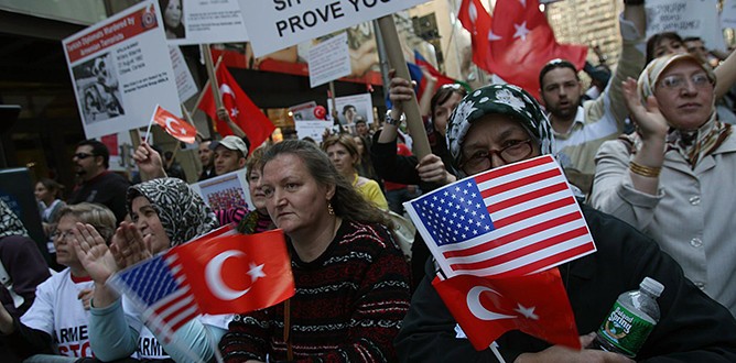 Türk toplumundan karşı kampanya