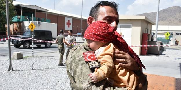 Türk varsa umut da vardır! Hadiya bebeğe Mehmetçik sahip çıktı