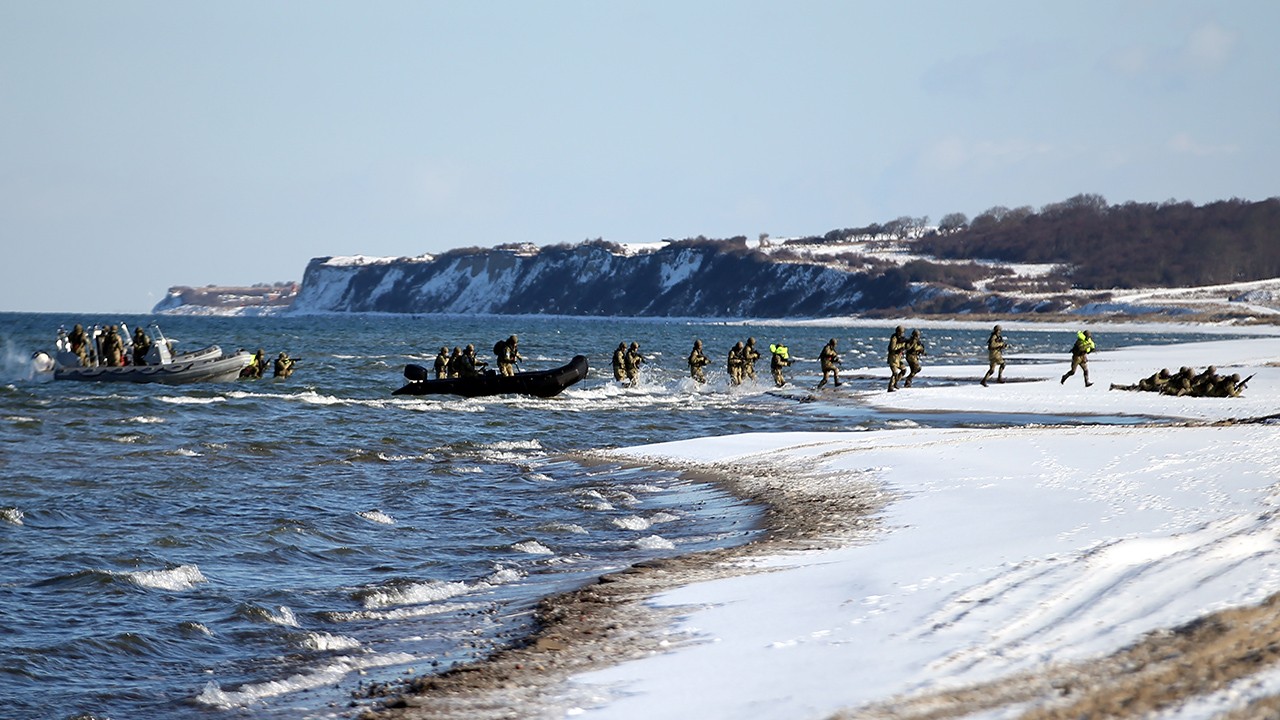 Türk ve İspanyol askerleri 
