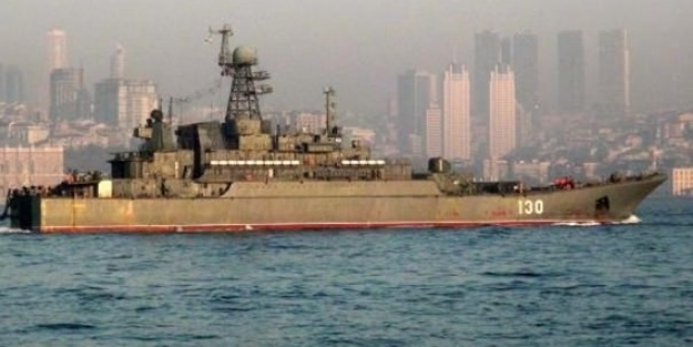 Türk ve Rus savaş gemisi karşı karşıya