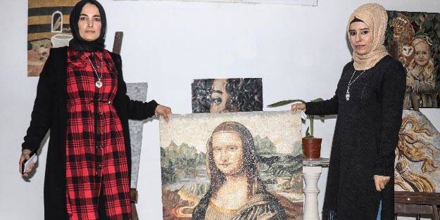 Türk ve Suriyeli iki kadının mozaik yeteneği