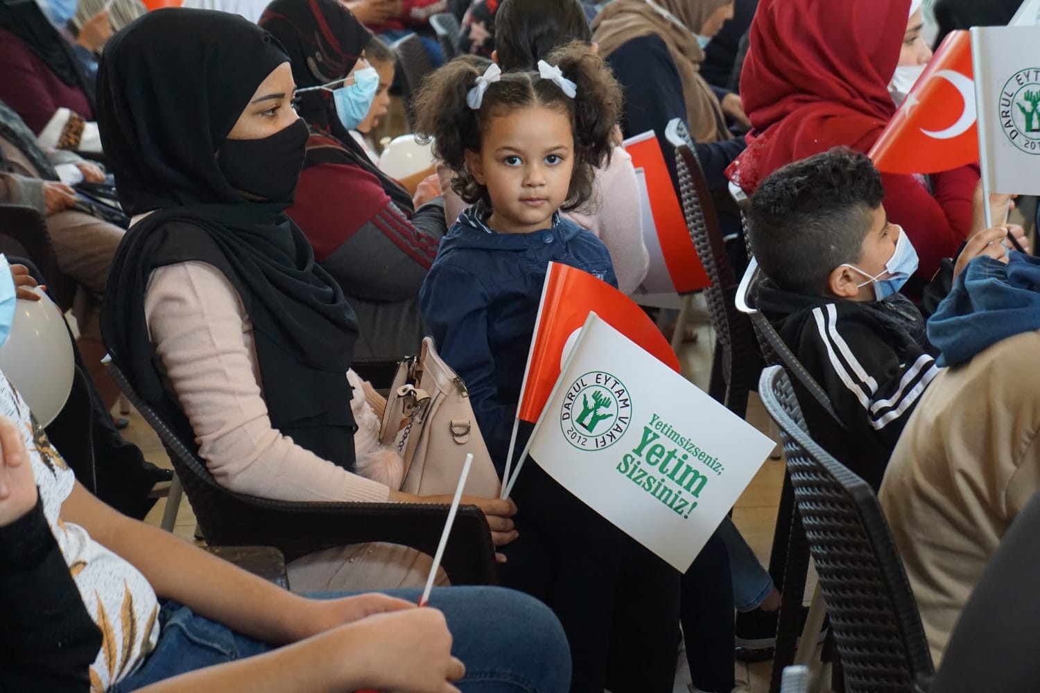 Türk yardım kurulu Darül Eytam Vakfı Lübnan'daki 700 Filistinli yetim çocuğa yardım sağlıyor