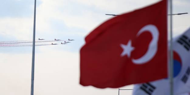 Türk Yıldızları nefes kesti! 1915 Çanakkale Köprüsü’nde muhteşem gösteri