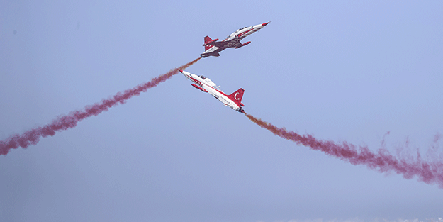 Türk Yıldızları TEKNOFEST'te nefes kesti