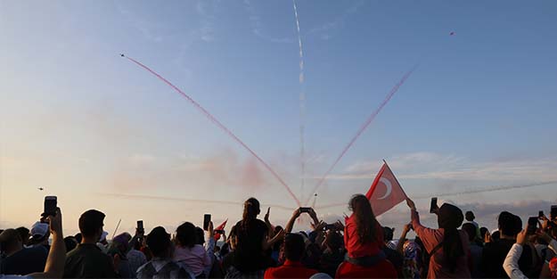 Türk Yıldızları Trabzon'da nefes kesti
