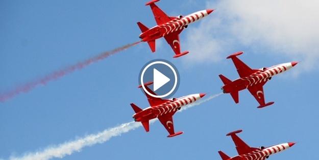 Türk Yıldızları yine nefesleri kesti!