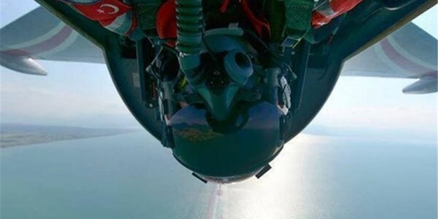 Türk Yıldızları'ndan havada özçekim
