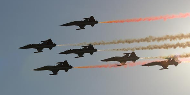 Türk yıldızlarından nefes kesen gösteri