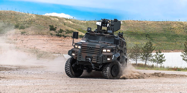 Türk zırhlısı yurt dışında havan attı