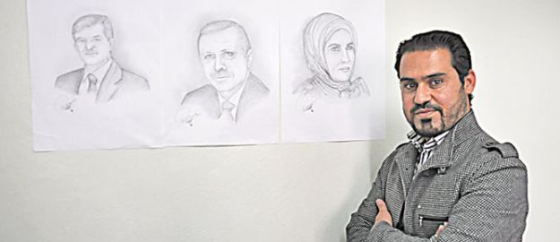 Türk liderlerine olan sevgisini çizdiği resimlerle gösteriyor