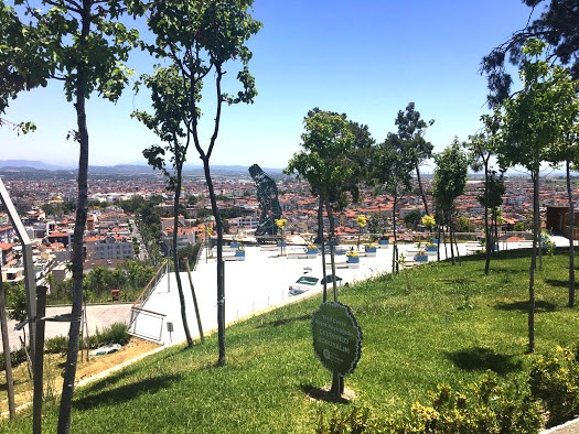 Türkbeleni Kent Parkı’na 12 bin 400 çiçek dikildi 