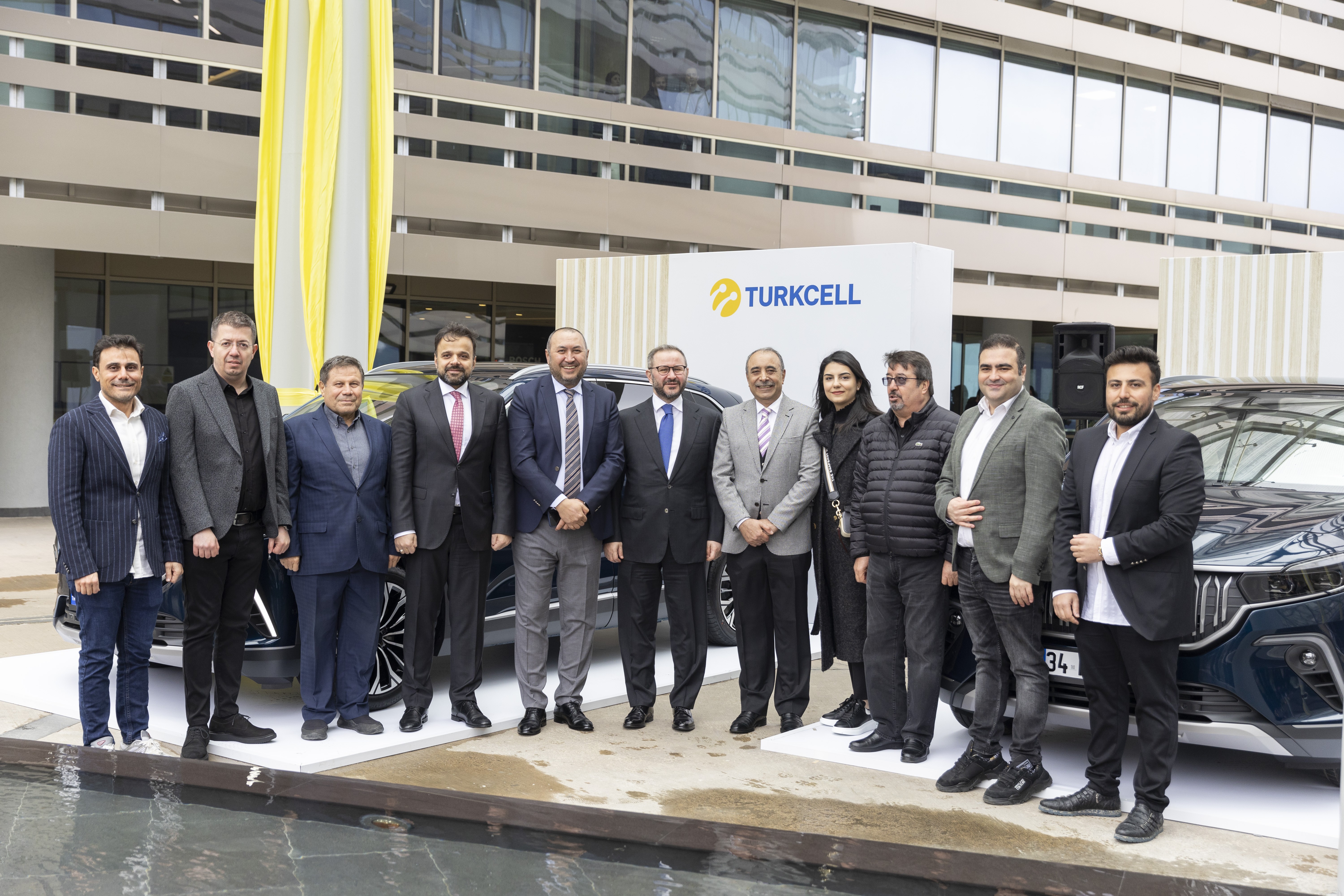 Turkcell başarılı iş ortaklarına Togg hediye etti!