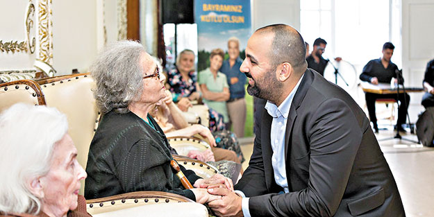 Turkcell, bayramda huzurevlerini ziyaret etti